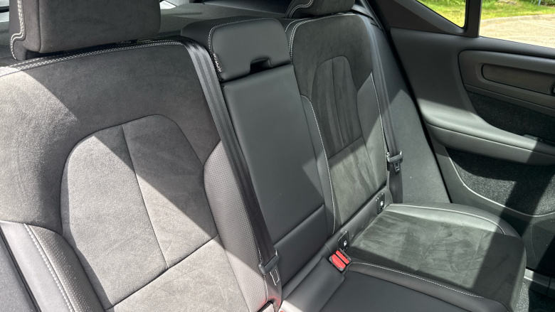 Volvo Xc40 2.0 B4P R DESIGN Pro 5dr Auto Petrol Estate